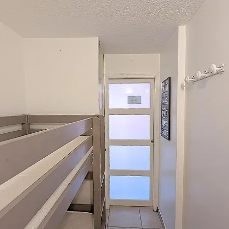 Rénové Avec Parking Privatif ,à 2min De La Plage Appartement