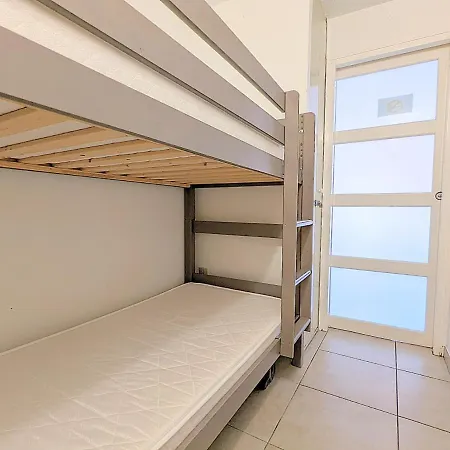 Rénové Avec Parking Privatif ,à 2min De La Plage Appartement