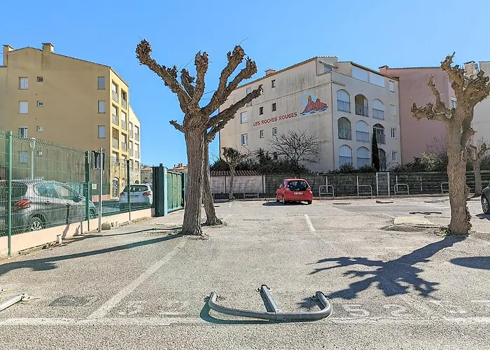 Rénové Avec Parking Privatif ,à 2min De La Plage * Agde