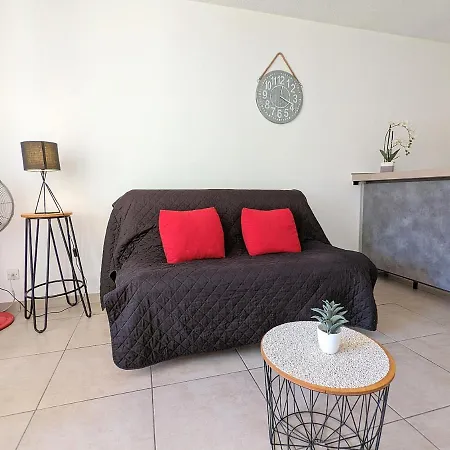 Rénové Avec Parking Privatif ,à 2min De La Plage Agde