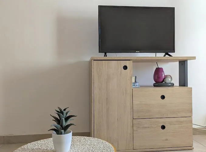 Renove Avec Parking Privatif ,a 2min De La Plage Apartment Agde