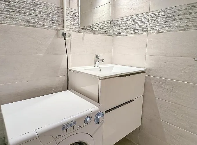 Renove Avec Parking Privatif ,a 2min De La Plage Apartment *