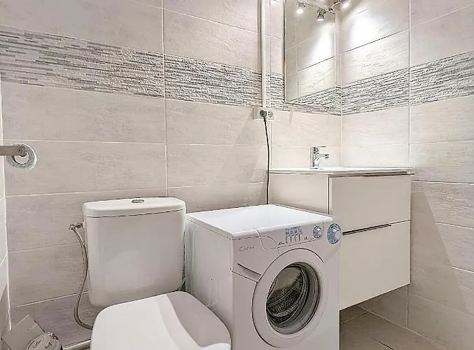 Apartment Renove Avec Parking Privatif ,a 2min De La Plage *